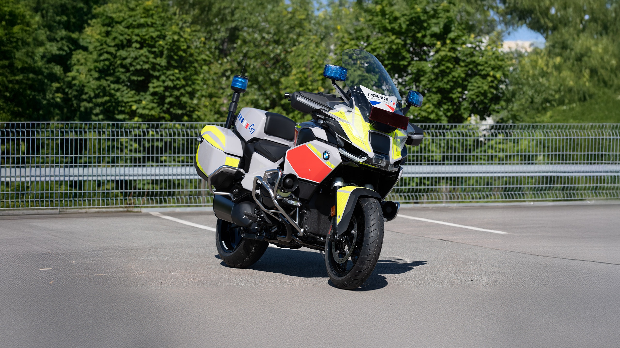 www.authorities.bmw-motorrad.com